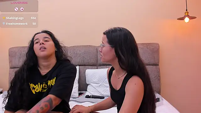 Dilan y Mia online show from 12-17-24, 03:49