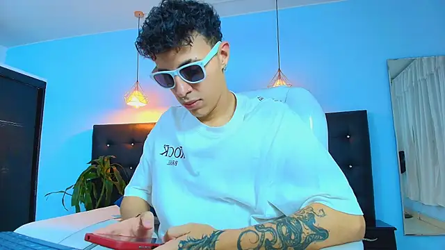 Lobo 17  online show from 03-04-25, 04:06