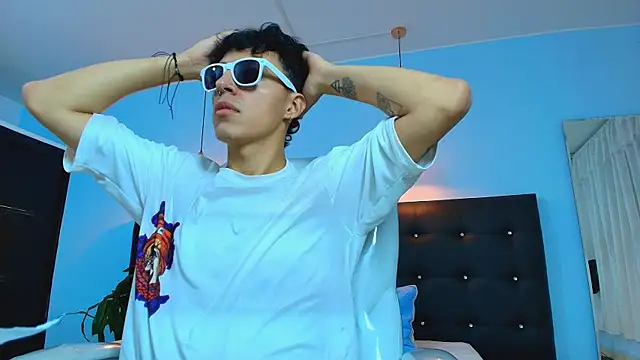 Lobo 17  online show from 03-05-25, 04:13