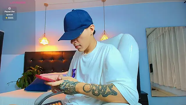 Lobo 17  online show from 03-08-25, 04:12