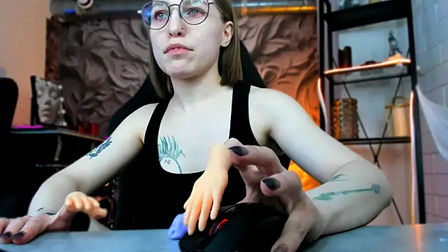 AphexQueen online show from 02-03-25, 04:10