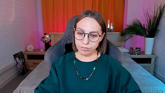 AphexQueen online show from 02-06-25, 01:21