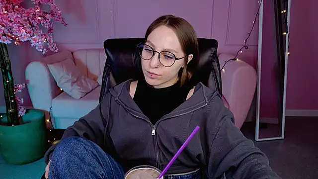 AphexQueen online show from 02-28-25, 01:03