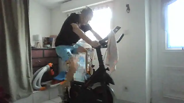 Snapshot of naturiste974 chatting on 11-19-25, 08:03 naturiste974 online show from 11-19-25, 08:03