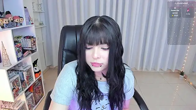 Snapshot of misshoneyxxx chatting on 11-11-25, 06:24 misshoneyxxx online show from 11-11-25, 06:24