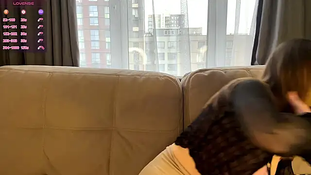 LindaFarmer online show from 10-28-25, 04:16