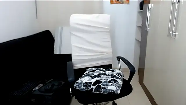 Laura-pervert online show from 02-01-25, 04:14