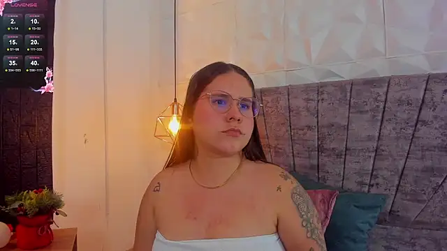 Snapshot of April1_sc chatting on 12-16-25, 08:36 April1 sc online show from 12-16-25, 08:36