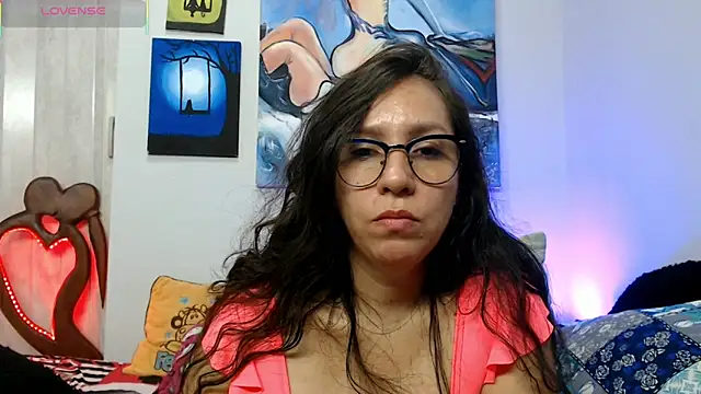 Snapshot of naihroby chatting on 12-21-25, 05:47 naihroby online show from 12-21-25, 05:47