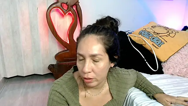 Snapshot of naihroby chatting on 02-17-26, 05:48 naihroby online show from 02-17-26, 05:48