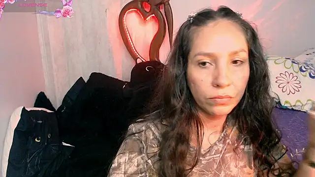 Snapshot of naihroby chatting on 06-08-26, 05:19 naihroby online show from 06-08-26, 05:19