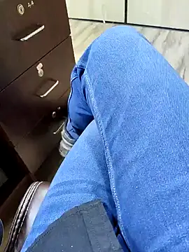 Snapshot of Ishan003 chatting on 02-19-25, 05:05 Ishan003 online show from 02-19-25, 05:05