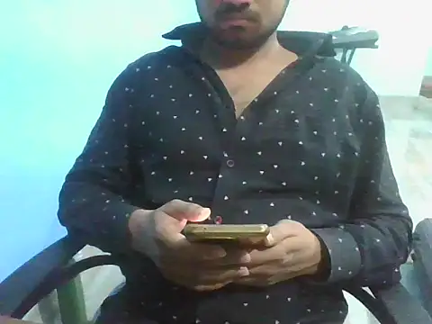 Snapshot of Ishan003 chatting on 11-18-25, 02:43 Ishan003 online show from 11-18-25, 02:43