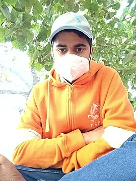 Snapshot of Ishan003 chatting on 12-14-25, 01:11 Ishan003 online show from 12-14-25, 01:11