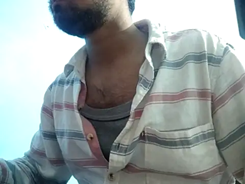 Snapshot of Ishan003 chatting on 12-16-25, 03:39 Ishan003 online show from 12-16-25, 03:39