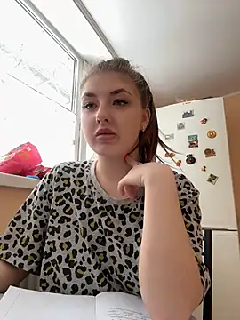 Snapshot of sexyy_girl_ chatting on 12-16-24, 09:03 sexyy girl online show from 12-16-24, 09:03