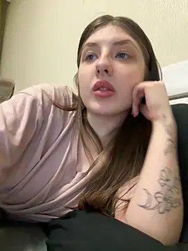 Snapshot of sexyy_girl_ chatting on 11-18-25, 02:32 sexyy girl online show from 11-18-25, 02:32