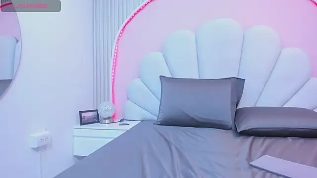 Meli castillo online show from 02-23-25, 10:42