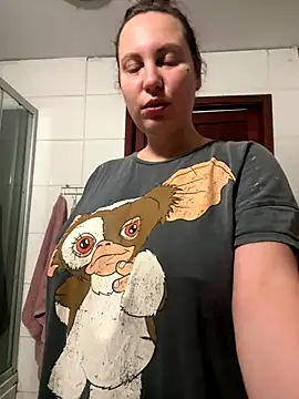 Snapshot of Yanacool007 chatting on 12-18-25, 10:43 Yanacool007 online show from 12-18-25, 10:43