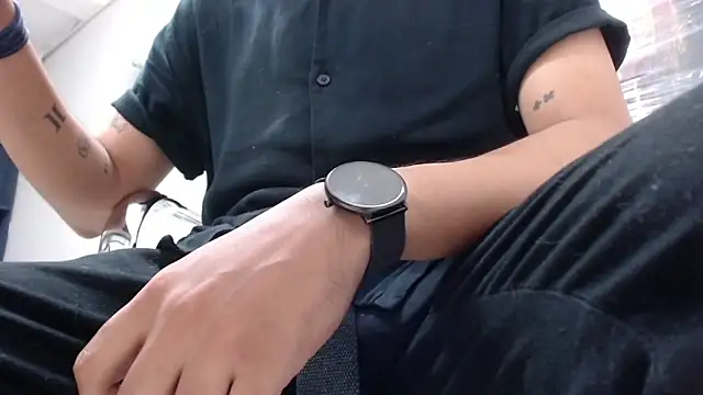 Snapshot of gonnar99 chatting on 12-21-25, 01:13 gonnar99 online show from 12-21-25, 01:13