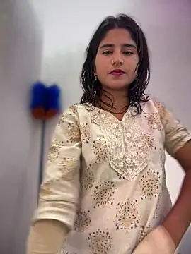 Snapshot of DiyAsingHh chatting on 12-18-25, 04:07 DiyAsingHh online show from 12-18-25, 04:07