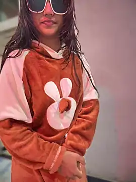 Snapshot of DiyAsingHh chatting on 01-11-26, 08:25 DiyAsingHh online show from 01-11-26, 08:25