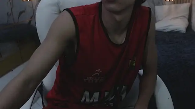 Snapshot of JackSwan18 chatting on 06-30-26, 02:18 JackSwan18 online show from 06-30-26, 02:18