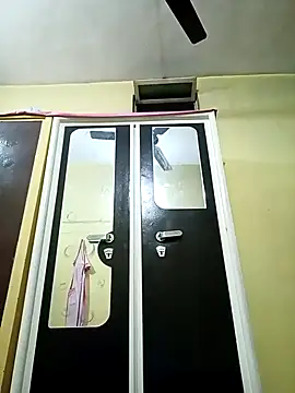 Snapshot of heenage chatting on 10-29-25, 05:04 heenage online show from 10-29-25, 05:04