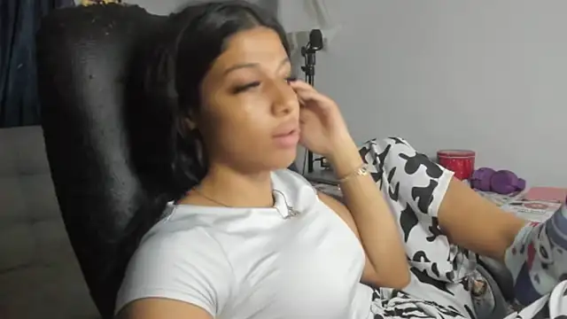 Snapshot of pocahontas_lov20 chatting on 01-14-26, 02:39 pocahontas lov20 online show from 01-14-26, 02:39