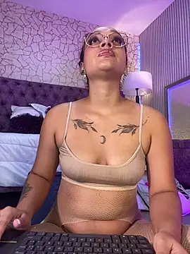 Snapshot of EMILYY_FOXY chatting on 06-15-26, 07:05 EMILYY FOXY online show from 06-15-26, 07:05
