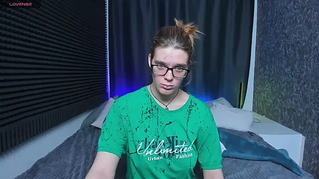 KIKI Krash online show from 02-24-25, 01:21