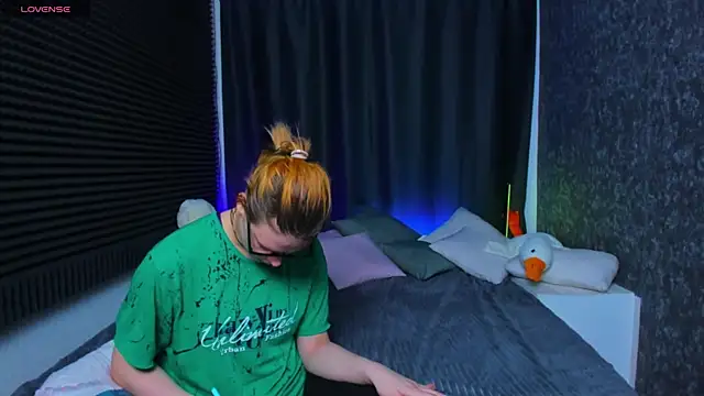 KIKI Krash online show from 02-27-25, 01:38