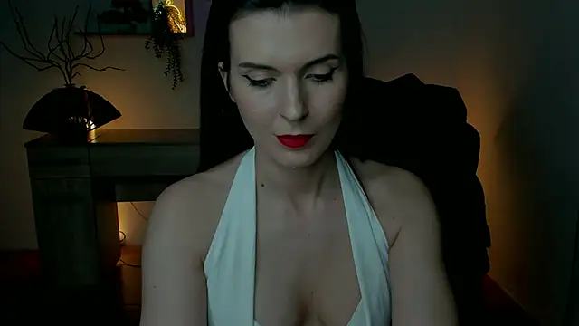 Snapshot of EricaPowers chatting on 12-06-24, 01:44 EricaPowers online show from 12-06-24, 01:44