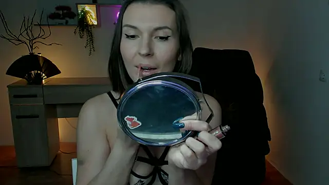 Snapshot of EricaPowers chatting on 12-11-24, 12:23 EricaPowers online show from 12-11-24, 12:23