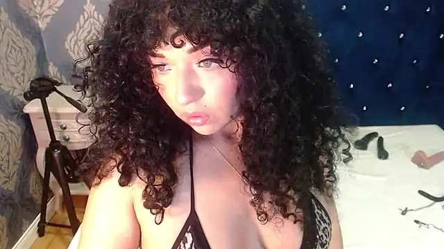 Snapshot of Sofiacowperx chatting on 05-21-26, 01:29 Sofiacowperx online show from 05-21-26, 01:29
