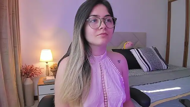 Lau Bee online show from 01-18-25, 02:02