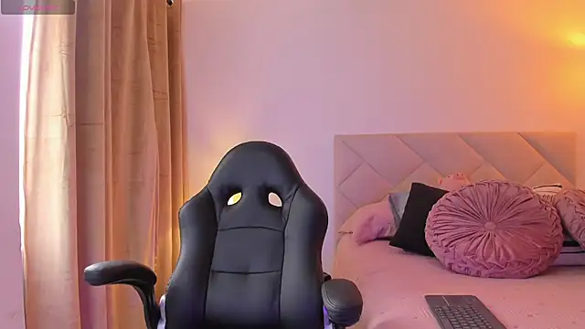 Lau Bee online show from 02-21-25, 02:38