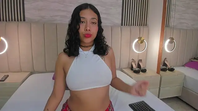 laura smith33 online show from 10-15-25, 02:39