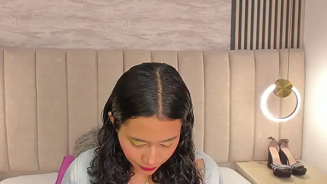 laura smith33 online show from 10-23-25, 03:00