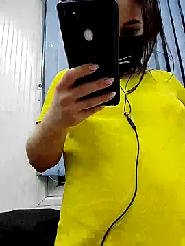 Snapshot of MikaKors chatting on 03-11-25, 03:23 MikaKors online show from 03-11-25, 03:23