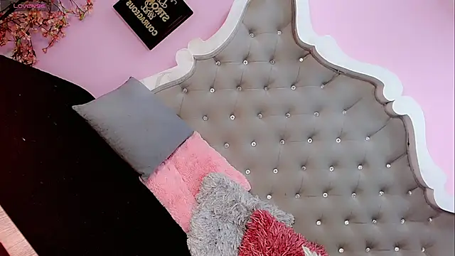 Sophia-Isabella online show from 02-10-25, 07:49