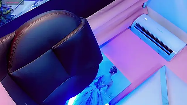 Sophia-Isabella online show from 03-18-25, 07:10