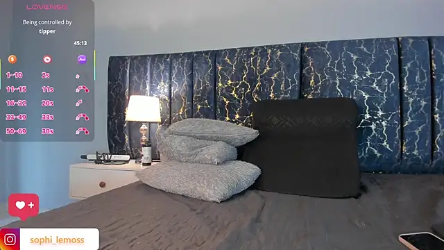 Sophia Lemos online show from 12-15-25, 01:37