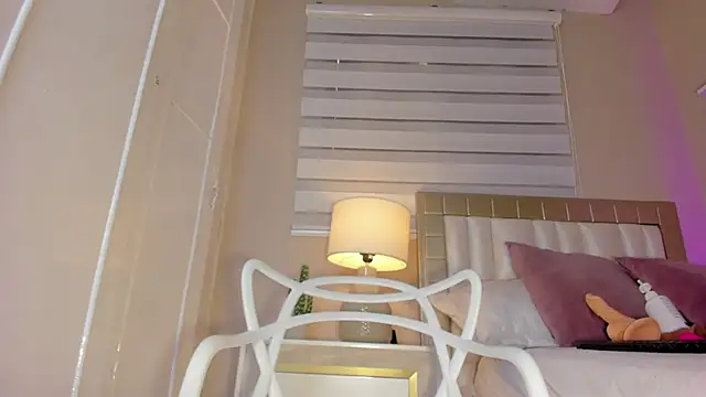 zoe sky  online show from 02-04-25, 02:43