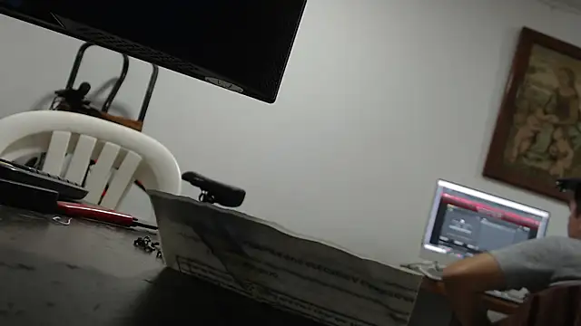 Snapshot of Jhonatan_Morales_S chatting on 03-13-25, 06:26 Jhonatan Morales S online show from 03-13-25, 06:26