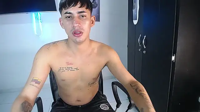 Snapshot of boy_latino_sex chatting on 10-15-25, 06:13 boy latino sex online show from 10-15-25, 06:13