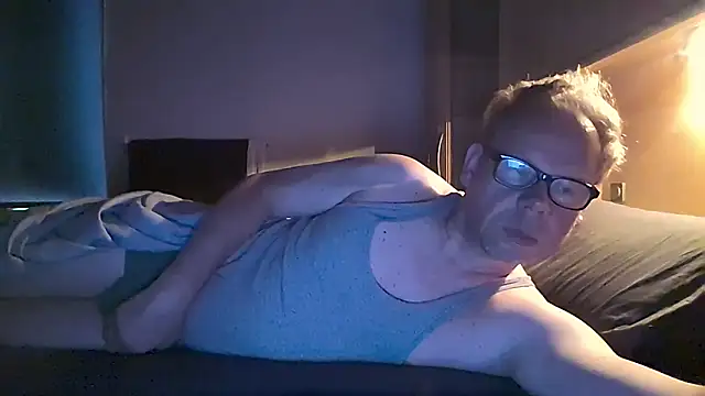 Snapshot of kinkyslet8 chatting on 09-10-25, 06:24 kinkyslet8 online show from 09-10-25, 06:24