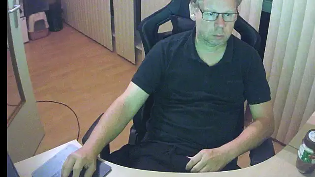 Snapshot of kinkyslet8 chatting on 09-18-25, 08:22 kinkyslet8 online show from 09-18-25, 08:22