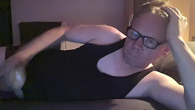 Snapshot of kinkyslet8 chatting on 09-25-25, 06:33 kinkyslet8 online show from 09-25-25, 06:33