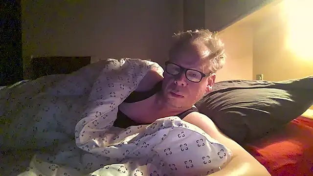 Snapshot of kinkyslet8 chatting on 09-29-25, 04:50 kinkyslet8 online show from 09-29-25, 04:50